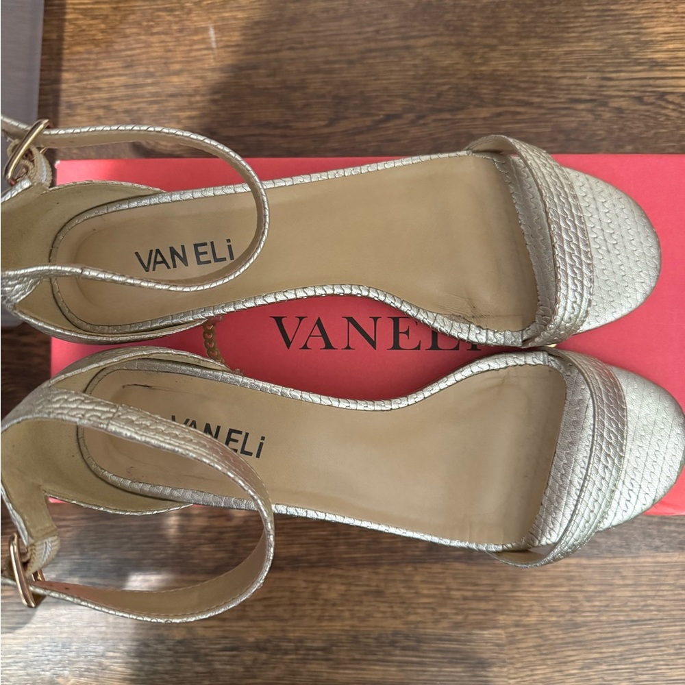 VAN ELi Gold Metallic Block Strappy Heel